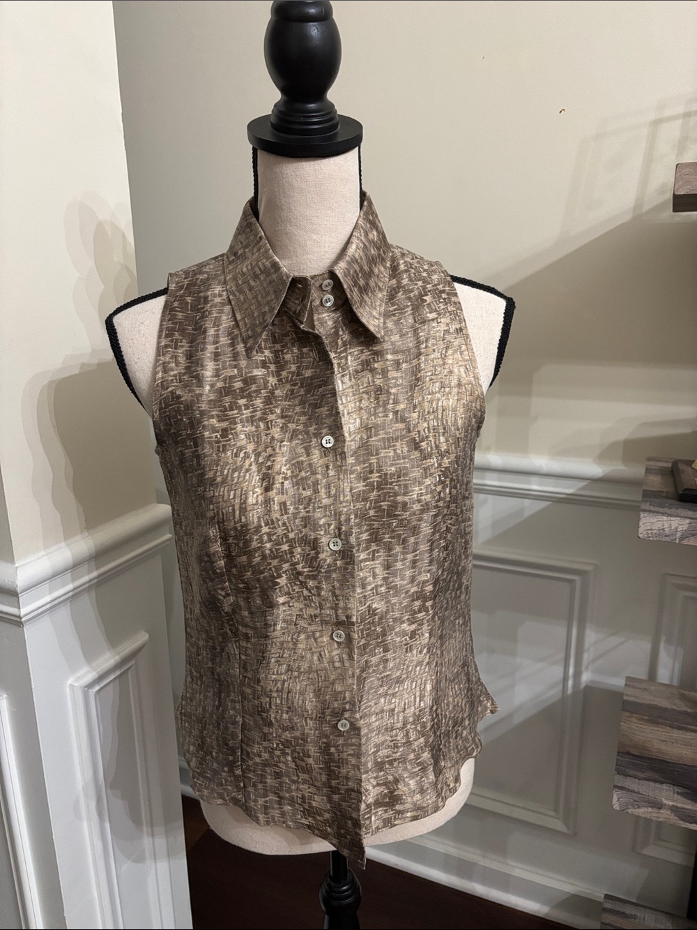 Armani Collezioni Brown Sleeveless Button-Down Top size 6